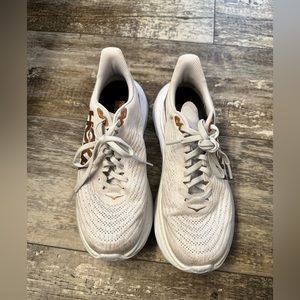 Hoka size 7.5